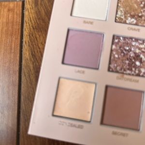 Huda eyeshadow palette